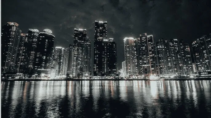 一路向西小思 - 城市之光：霓虹背后的人间烟火
